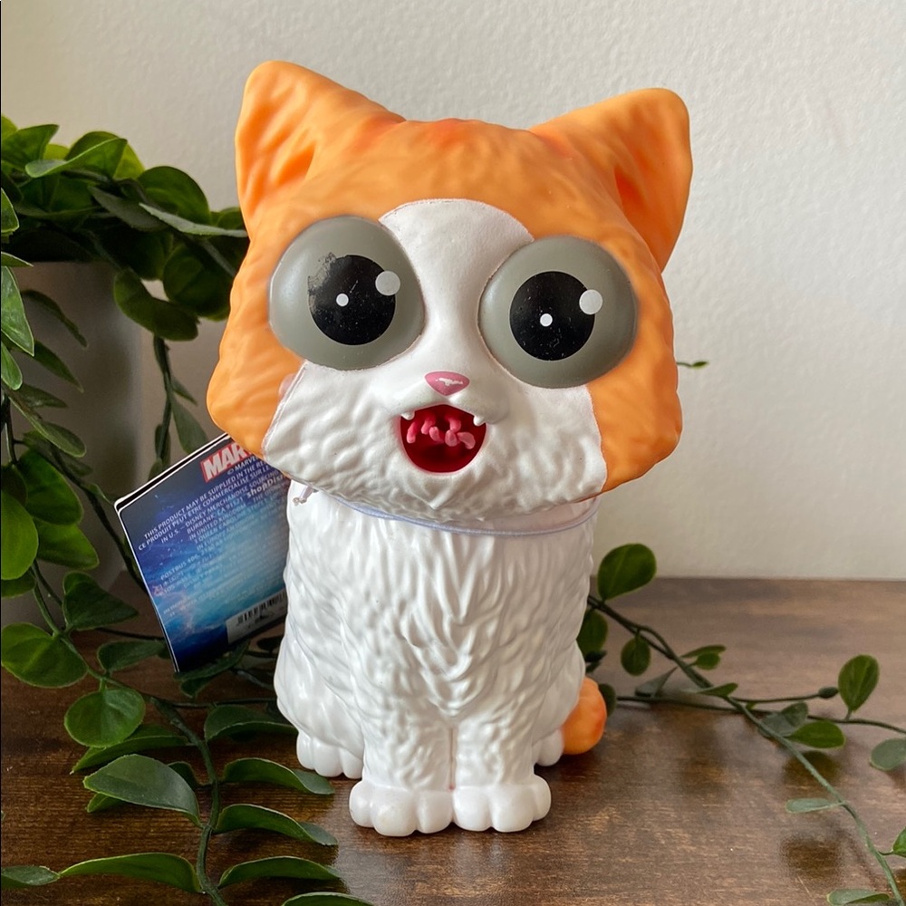 FLERKITTEN: MARVEL: Orange and White Cat Figurine